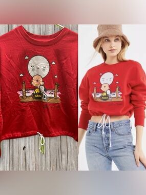 Peanuts Sam + Tury  Women’s Sweatshirt M